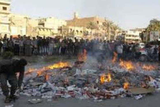 داعش 8هزار جلد کتاب کمیاب را سوزاند