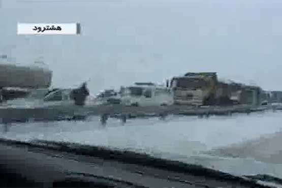 5 کیلومتر راهبندان به خاطر بارش برف + فیلم