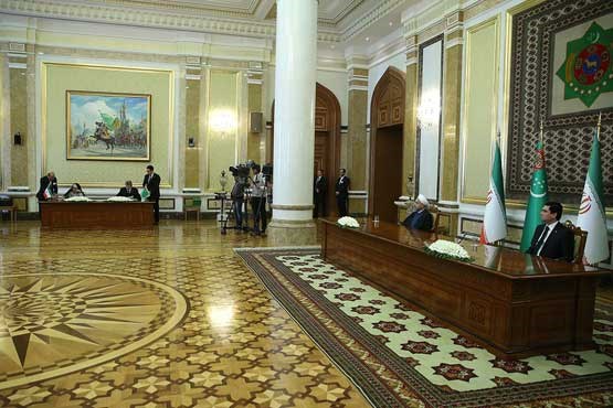 ایران و ترکمنستان ۱۷ سند همکاری امضا کردند