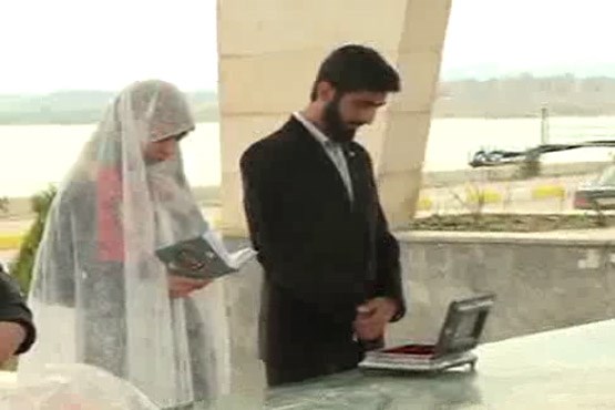 ازدواج زوج جوان در مقبره شهدای گمنام اردبیل
