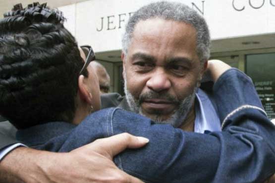 سیاهپوست بیگناه بعد از ۳۰ سال آزاد شد