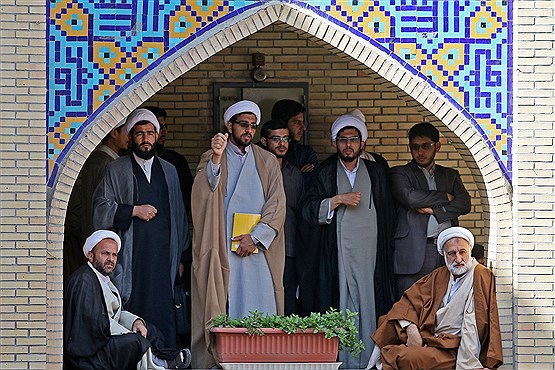 تجمع علما و طلاب مشهد در محکومیت جنایات آل سعود در یمن