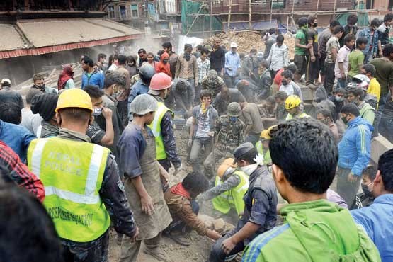 شمار قربانیان زلزله نپال به ۲۵۰۰ نفر رسید