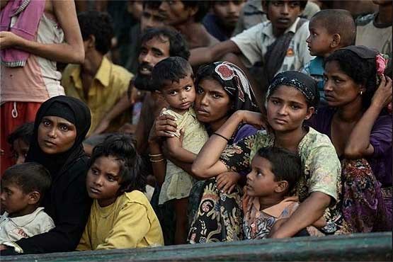 صدها مسلمان روهینگیا در دریا سرگردان شدند+عکس