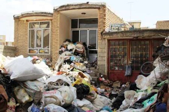 100 تن زباله از منزل زن بوکانی کشف شد! + عکس