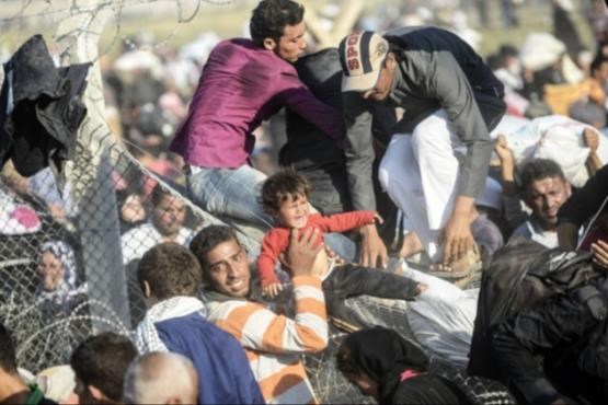 آوارگی هزاران سوری در مرز ترکیه + اسلایدشو