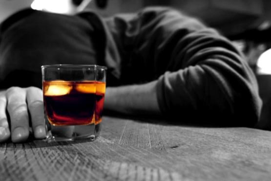 مشروبات الکلی مسموم در هند 92 قربانی گرفت