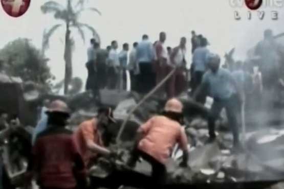 113 کشته در سقوط هواپیمای اندونزی + فیلم + عکس