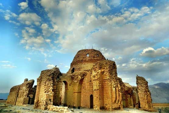 باشکوه‌ترین کاخ ساسانی نَم زد
