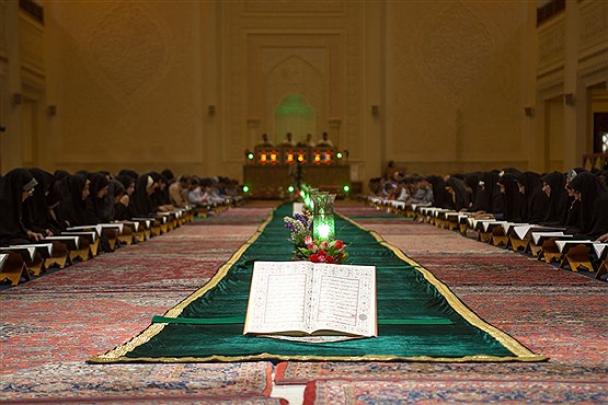 محفل انس با قرآن در حرم مطهر شاهچراغ