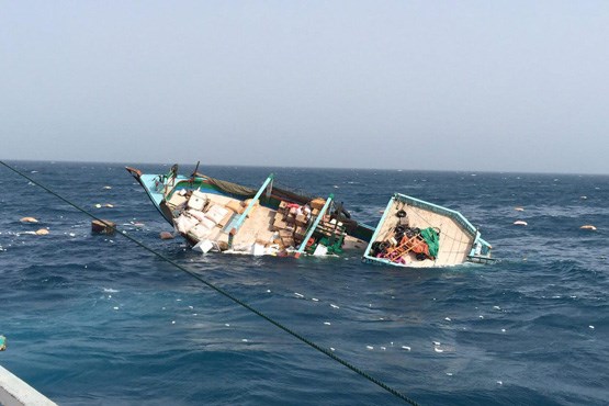 نجات ۶ خدمه موتور لنج باری در آب‌های دیر بوشهر