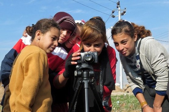 آنجلینا جولی مستند کودکان کوبانی را جهانی می‌کند