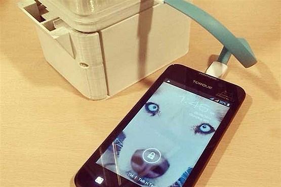 شارژ کردن موبایل با آب نمک!