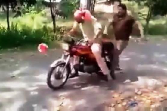 سرقت موتورسیکلت به کمک هندوانه +فیلم