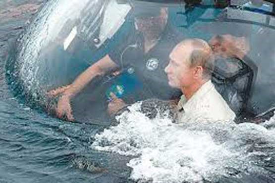رئیس جمهور ماجراجو در زیردریایی شیشه‌ای! + عکس