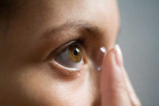 لنزهای تماسی می‌توانند صدمات جدی چشمی ایجاد کنند