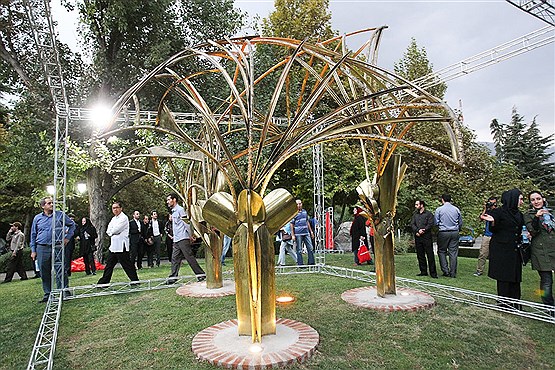 رونمایی از مجسمه مرمت شده نخل طلایی