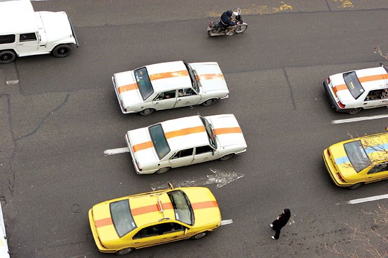 تاکسی پیکان از تهران می‌رود