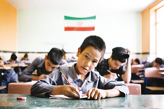 «خوانِ» سواد برای دانش‌آموزان افغان پهن شد