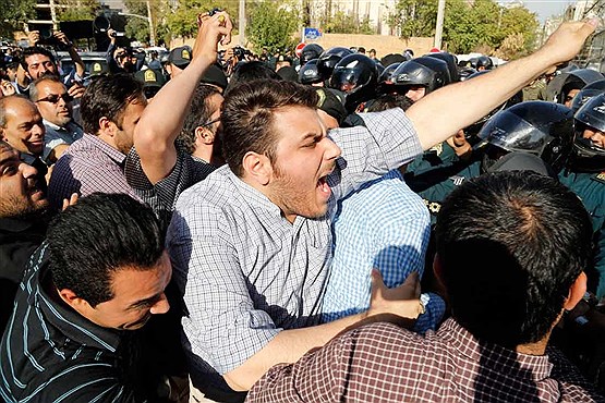 تجمع مقابل سفارت عربستان در اعتراض به فاجعه‌ منا