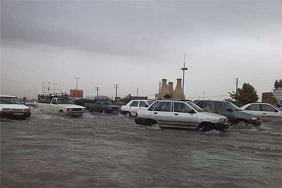 بر اثر بارش های شدید در شیراز 20 خانه جابه جا شد