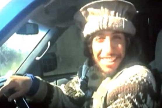 فیلم خنده و لذت مغز متفکر داعش از شکنجه اجساد+عکس