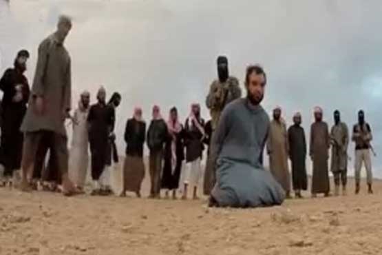 فیلم اعدام قربانیان داعش با سلاح اک- 47