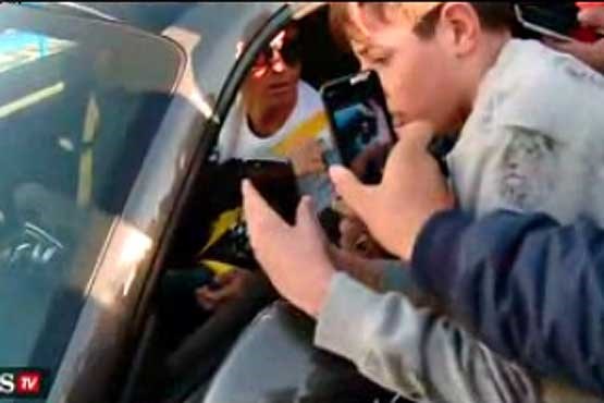 هجوم هواداران به داخل اتومبیل رونالدو