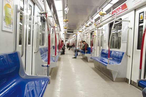 رنگ انار در شتاب مترو