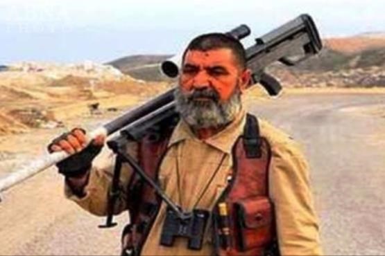 مردی که شکارچی داعش است و عکس