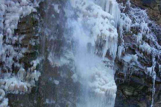 آبشار رزگه سردشت یخ زد + عکس