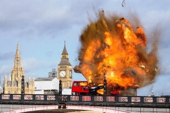 وحشت مردم لندن از انفجار در فیلم جکی چان + عکس