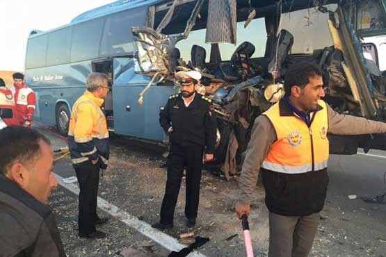 تصادف اتوبوس با کامیون 15 کشته و مجروح داشت +عکس
