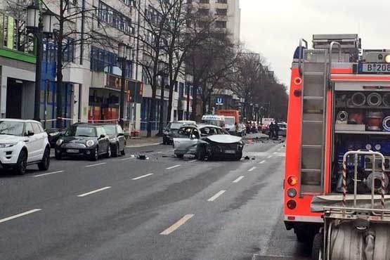 انفجار خودرو در برلین یک کشته داشت +عکس
