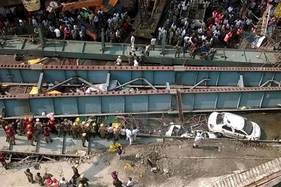 ریزش پل در هند 10 کشته داشت +عکس