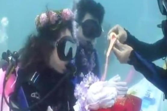 مراسم ازدواج در زیر آب