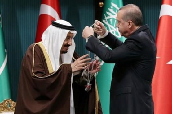 اردوغان به شاه سعودی نشان افتخار داد