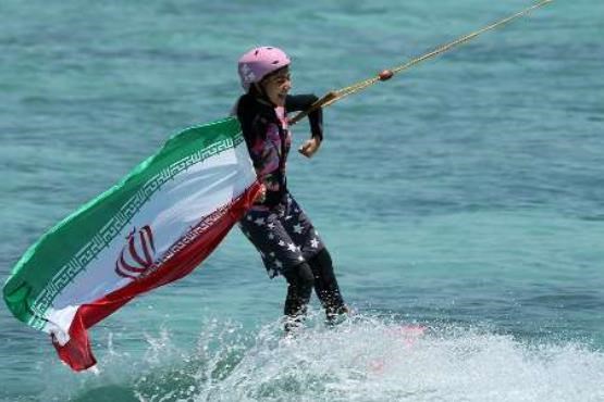 حضور بانوی اسکی روی آب ایران با حجاب اسلامی در رقابت های تایلند