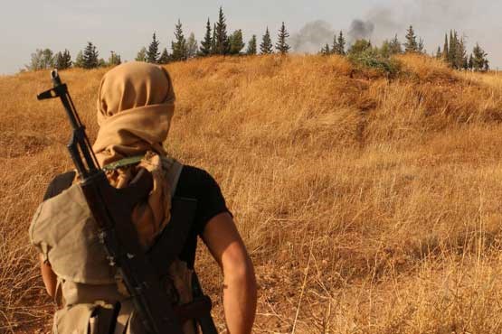 یک گروه مسلح در سوریه سلاح خود را تحویل ارتش داد