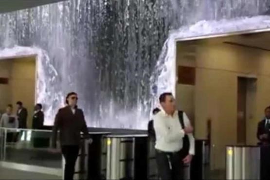 آبشار در ایستگاه مترو + فیلم