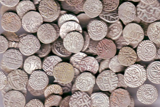 صندوقچه حاوی 60 سکه قدیمی در فریمان کشف شد +عکس