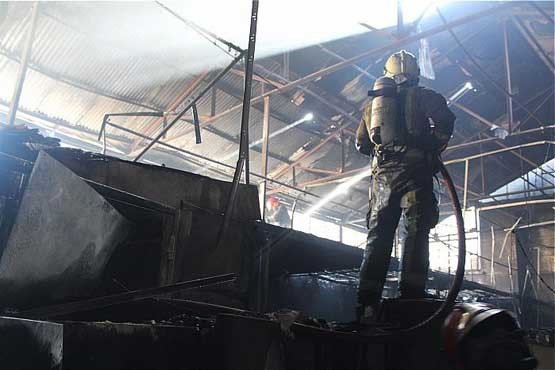 آتش‌سوزی در انبار لوازم یکبار مصرف در میدان قیام