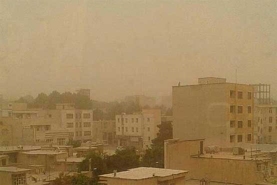 گرد و غبار مدارس ابتدایی بندرعباس را تعطیل کرد
