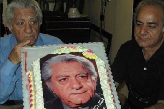 کیک جشن تولد 92 سالگی «عزت الله انتظامی» + عکس