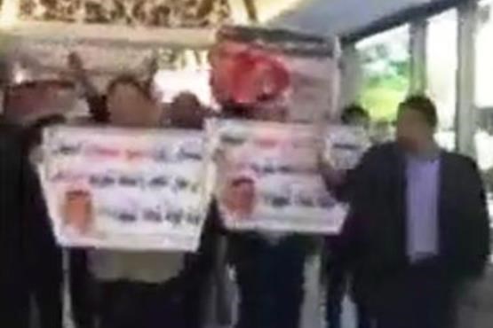 تظاهرات علیه سفیر عربستان در هتل بغداد! + فیلم
