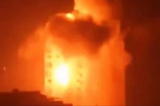 فیلم برخورد راکت با یک ساختمان در جریان کودتا در ترکیه