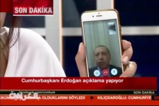 پیام اردوغان از تلفن همراه: در خیابان‌ها بمانید + فیلم