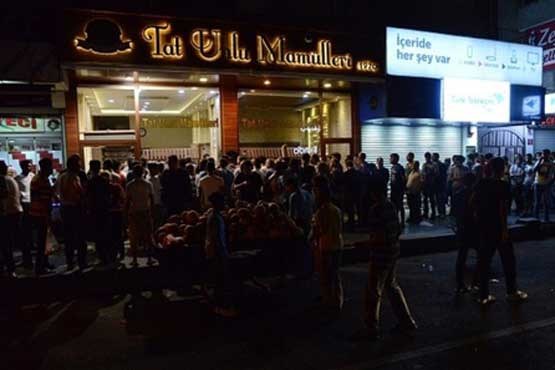 هجوم مردم ترکیه برای خرید نان + عکس