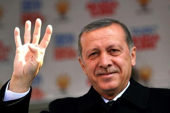 اردوغان دربارۀ نماد چهار انگشت توضیح داد