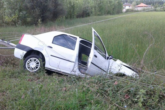 نجات معجزه آسای راننده ال ۹۰ از مرگ +عکس